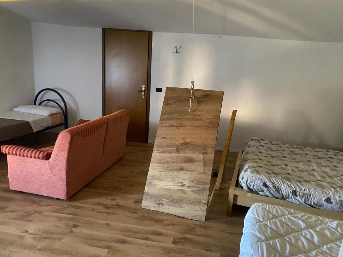 Lovely 1 Room Bedroom Loft, 20 Mins To Bgy Airport Pradalunga Kültér fotó