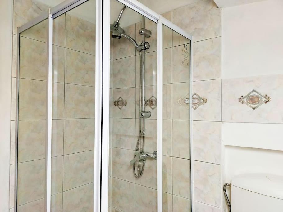 Lovely 1 Room Bedroom Loft, 20 Mins To Bgy Airport Pradalunga Kültér fotó