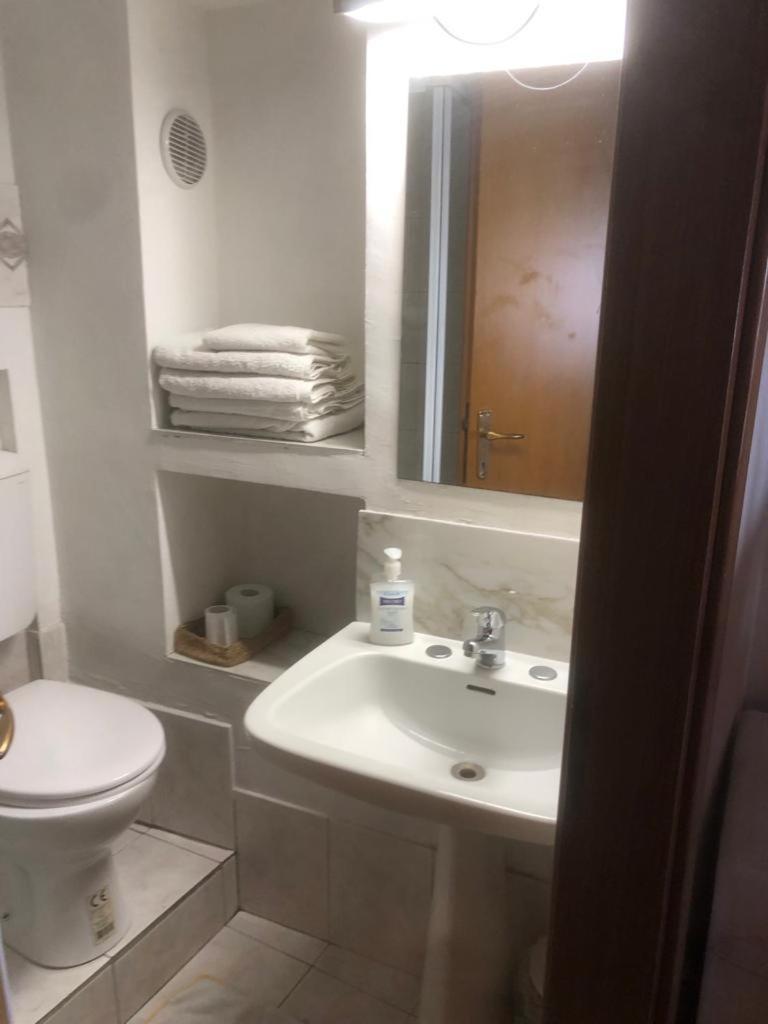 Lovely 1 Room Bedroom Loft, 20 Mins To Bgy Airport Pradalunga Kültér fotó